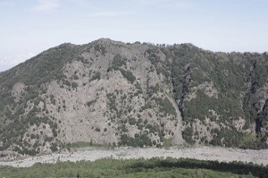 Il Monte Somma visto dal cono del Vesuvio FP (2)